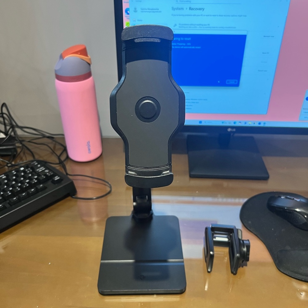 iPad Stand - Picture 2 of 4